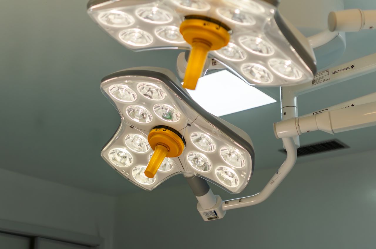 embark Bright LED surgical lights in a hospital operating room, emphasizing technology and healthcare.